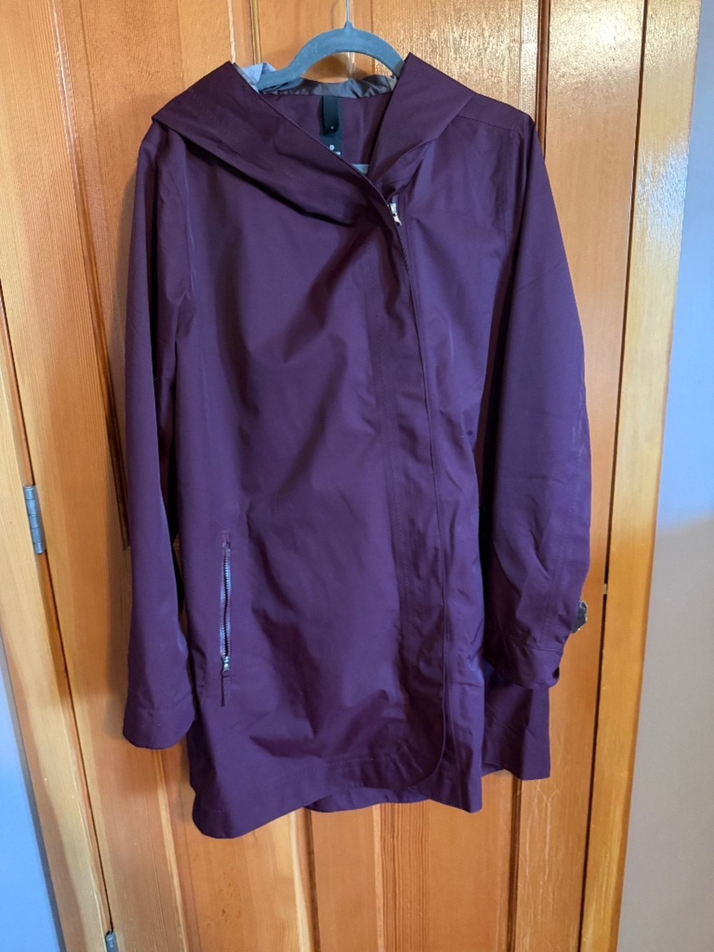 Luluemon Savasan Rain Jacket Size 10